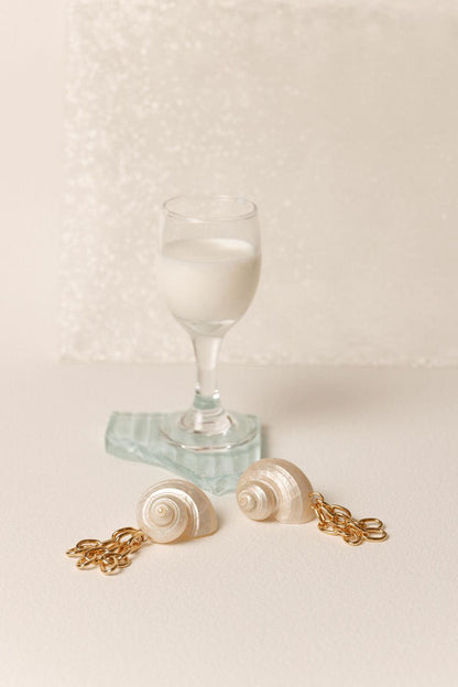 Boucles d’Oreilles Monik – Coquillage Plaqué Or 24 Carats & Cristal Swarovski