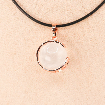 Pendentif Sphère de Cristal de Roche & Lune – Élégance Spirituelle