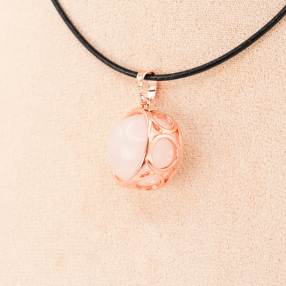 Pendentif Sphère de Cristal de Roche & Lune – Élégance Spirituelle